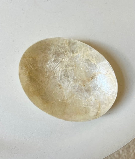 Schaaltje uit capiz schelp