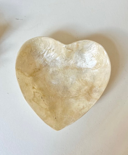 Schaaltje uit capiz schelp