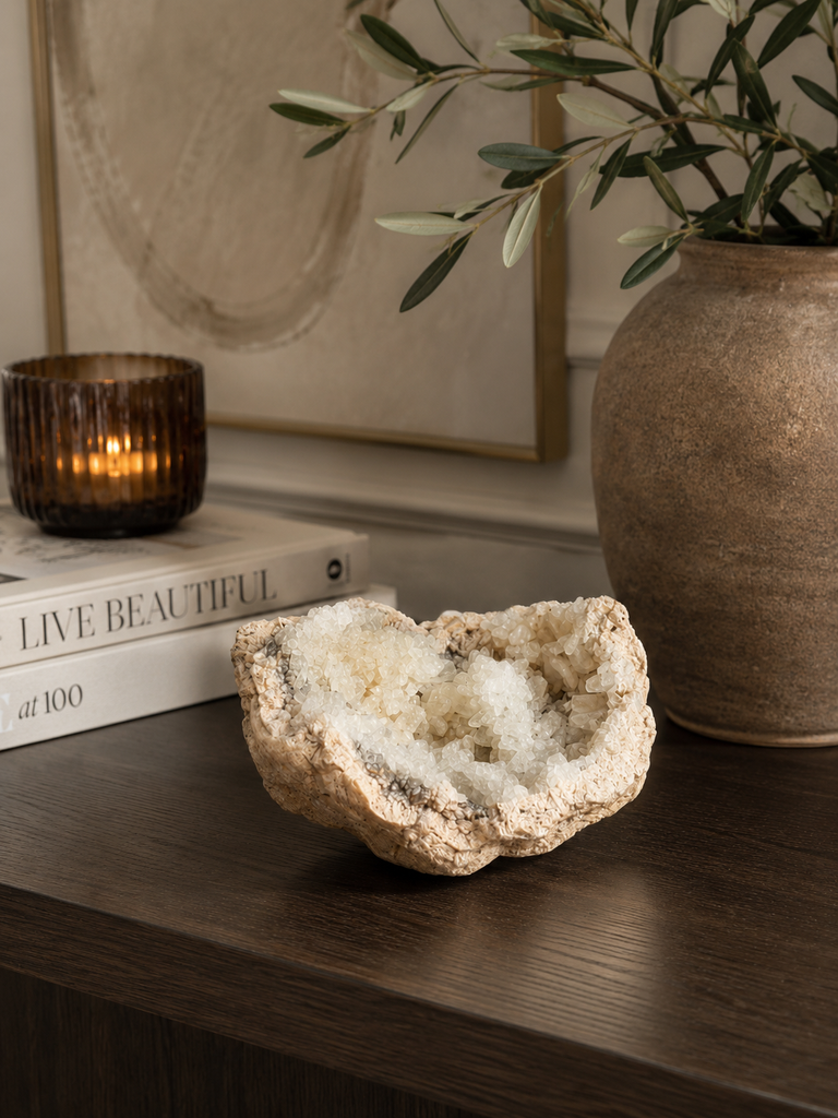 Edelsteen bergkristal geode (+- 18 cm)