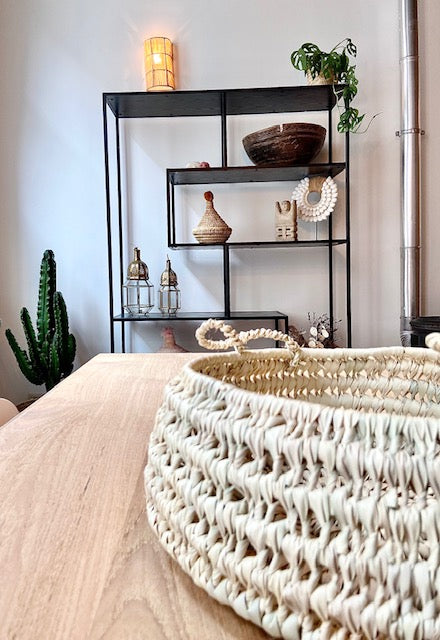 Decoratieve mand uit palmblad