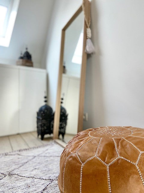 Ronde lederen poef camel
