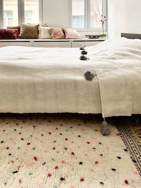Plaid/deken wit met grijze pompoms